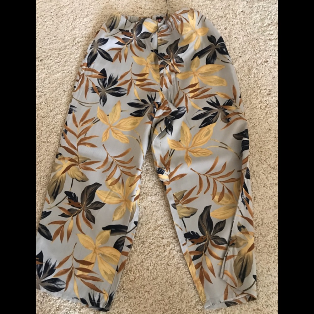 Tiki Reef Club Capris..multi colored size large